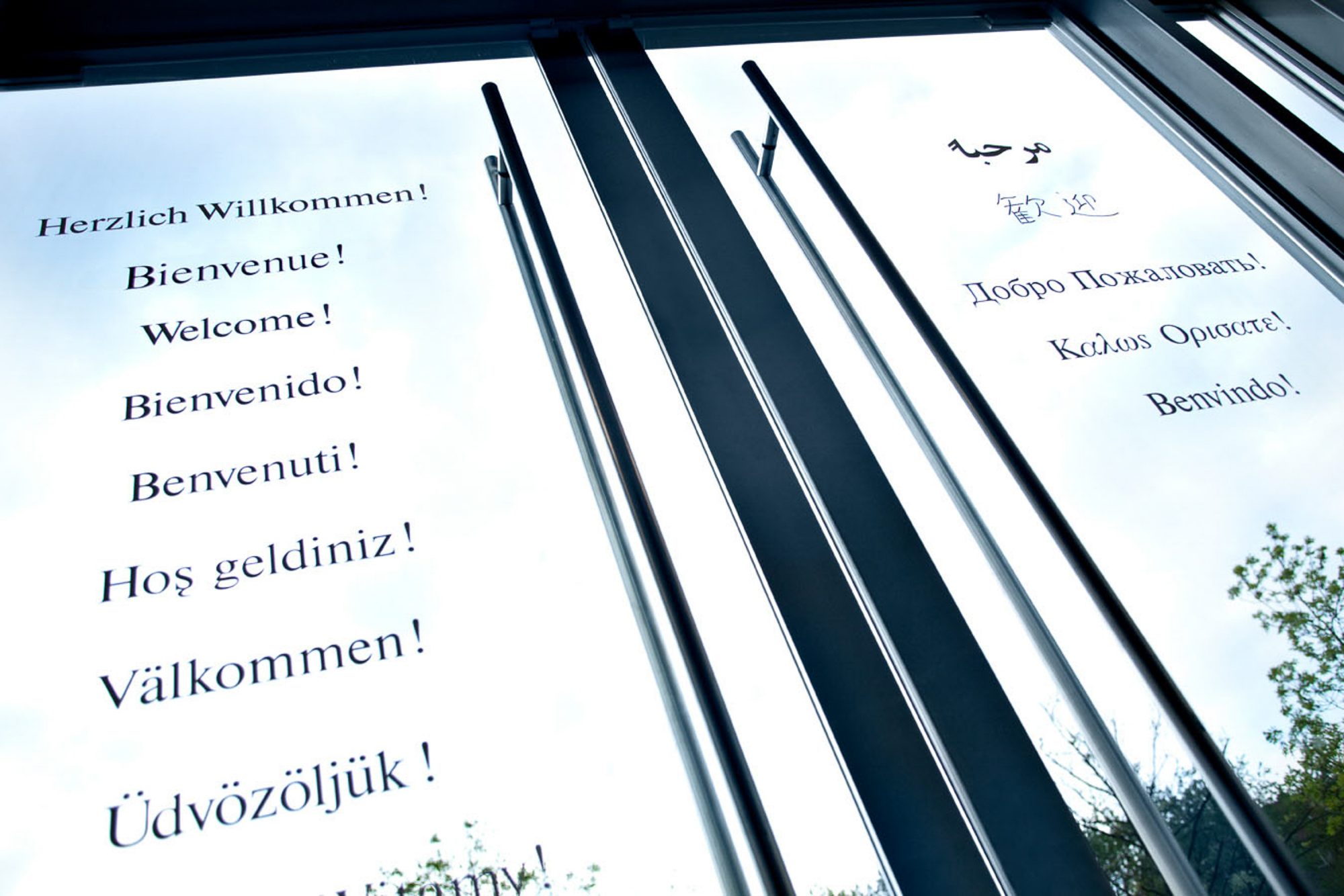 retail-imaging-urs-kuester-Daimler-mercedes-benz-financial-services-stuttgart-180