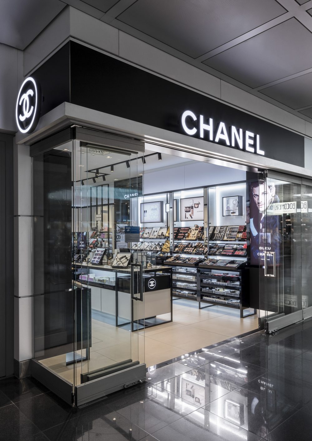Airport München – Heinemann/ Chanel Boutique