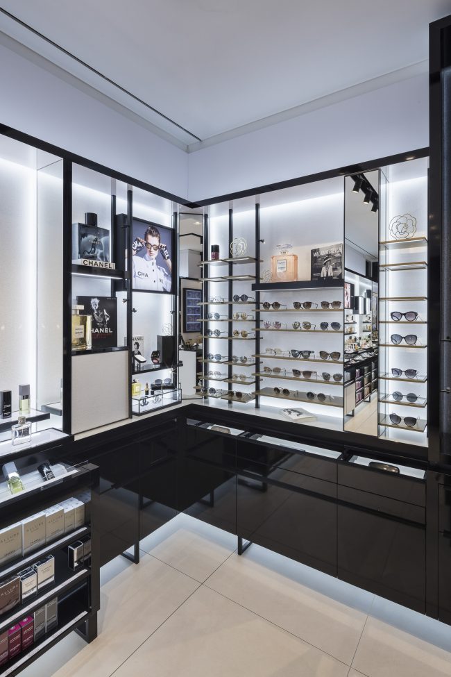 Munich Airport  – Heinemann/ Chanel Boutique